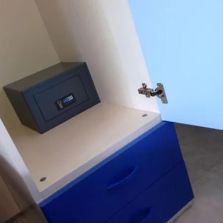 Fully Furnished On The Floor